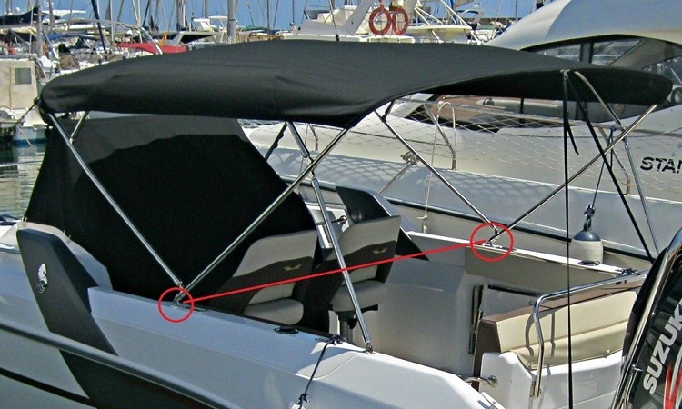 Instalación de toldo en barco de fibra